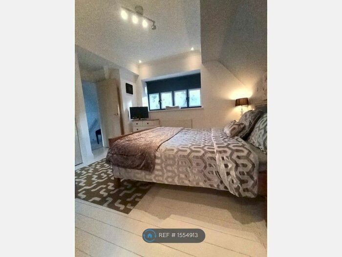 2 Bedroom Semi-Detached House To Rent In Tudor Lodge, Birmingham, B13