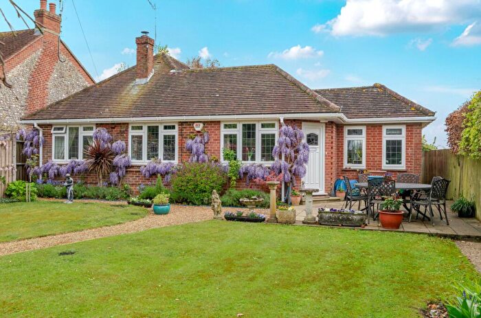 3 Bedroom Detached House For Sale In Waterbeach Road, Strettington, PO18