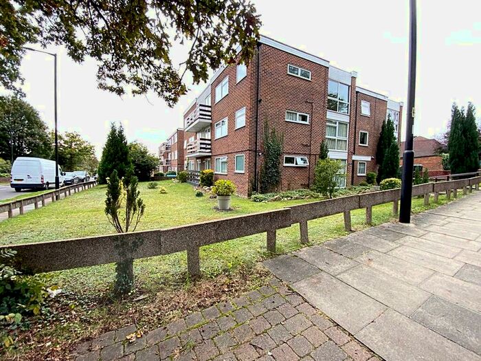 2 Bedroom Flat To Rent In Chaseville Park Road, London, N21