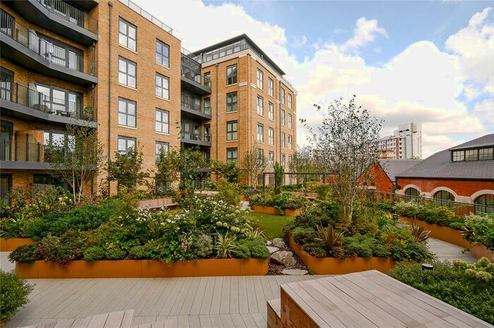 1 Bedroom Flat To Rent In Heritage Walk, Kingston Upon Thames, KT1