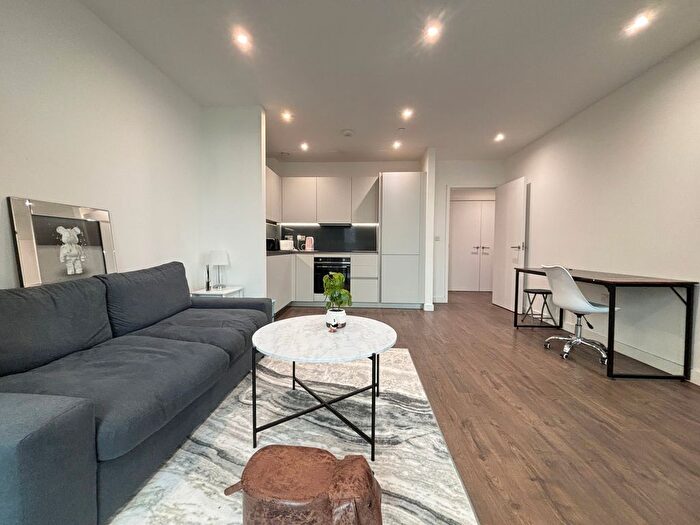 1 Bedroom Flat To Rent In Hartingtons Court, Coster Avenue, N4