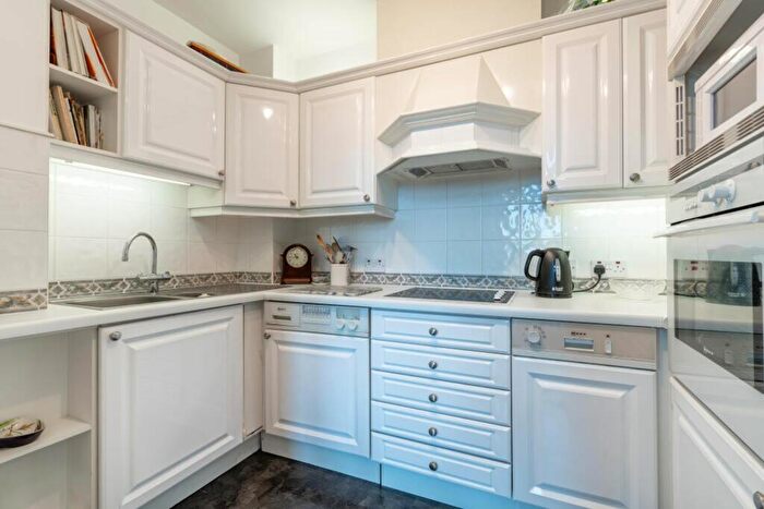 1 Bedroom Flat For Sale In Grand Parade, Bath, BA2