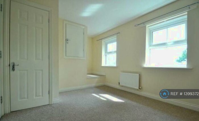 3 Bedroom Terraced House To Rent In Cromwell Close, Bromley, BR2