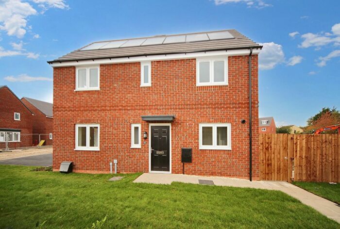 3 Bedroom Semi-Detached House To Rent In Housley Close, Worsley Mesnes, Wigan, WN3