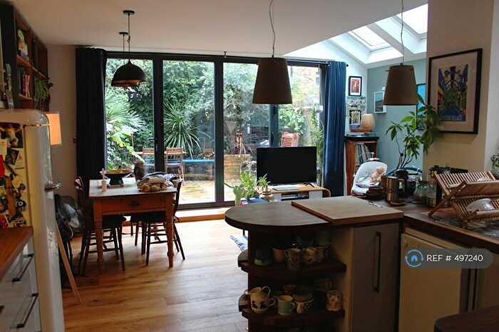 2 Bedroom Flat To Rent In High Street, London, SE20