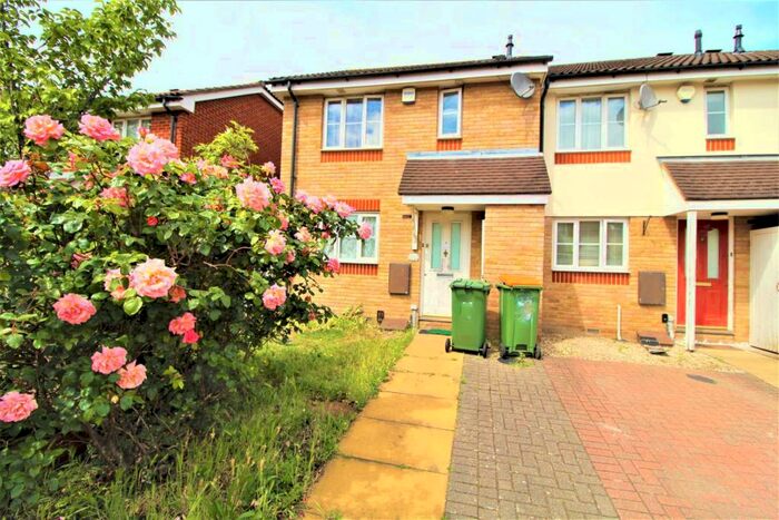 3 Bedroom House To Rent In Henry Addlington Close, Beckton, E6