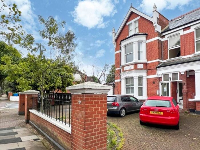 Studio To Rent In Walm Lane, Cricklewood, NW2