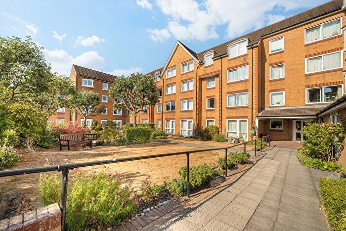 1 Bedroom Flat To Rent In Cassio Road, Watford, WD18