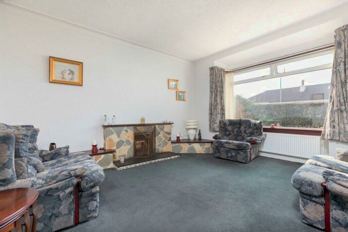 4 Bedroom Detached Bungalow For Sale In Ruthven Avenue, Giffnock, G46