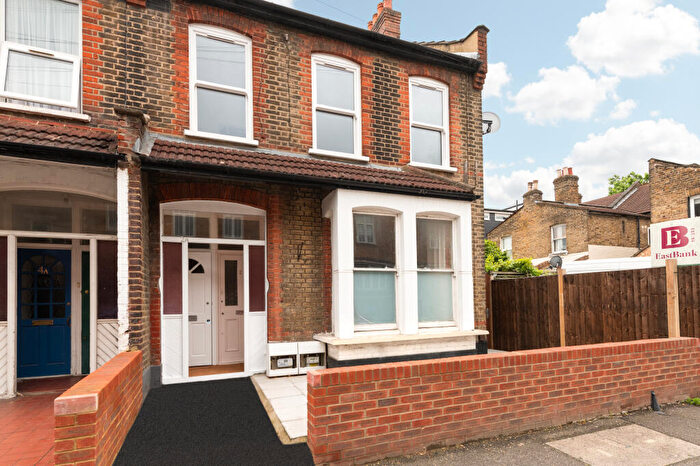 3 Bedroom Maisonette For Sale In Morley Road, London, E10
