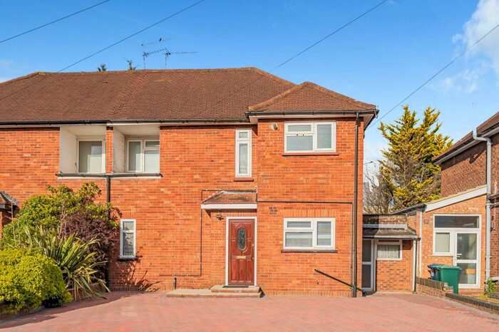 3 Bedroom Semi-Detached House To Rent In Raydean Road, New Barnet, EN5