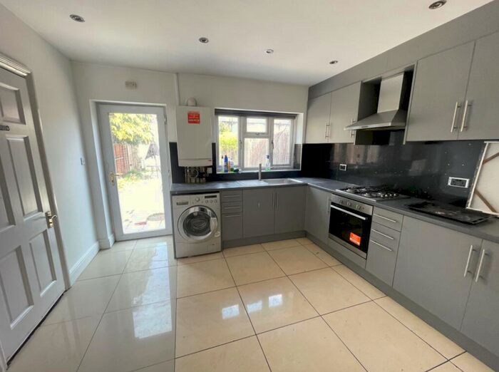 3 Bedroom End Of Terrace House To Rent In Brantwood Road, London, N17