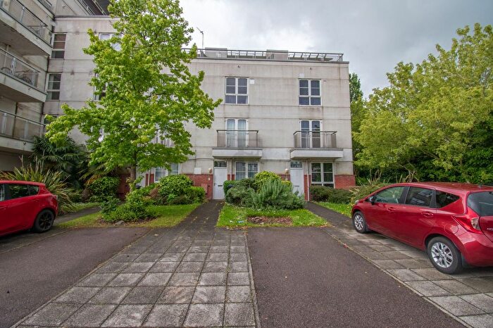 4 Bedroom Terraced House For Sale In Darnall Road, Leicester, LE2