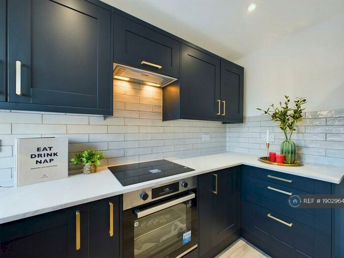 2 Bedroom End Of Terrace House To Rent In Woodhill, London, SE18