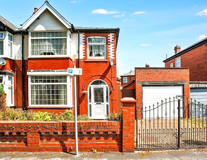 3 Bedroom Semi-Detached House For Sale In Walkden Avenue East, Wigan, WN1