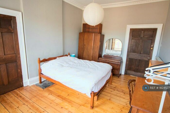 2 Bedroom Flat To Rent In Lothian Road, Edinburgh, EH3