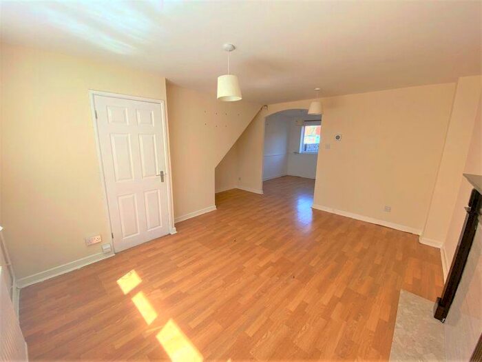 3 Bedroom Terraced House To Rent In Canterbury Gardens, Salford, M5