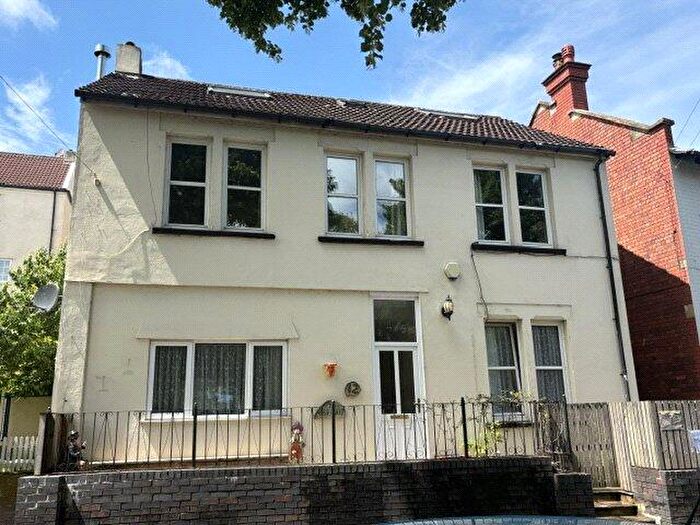 3 Bedroom Maisonette To Rent In Bank Place, Pill, Bristol, BS20