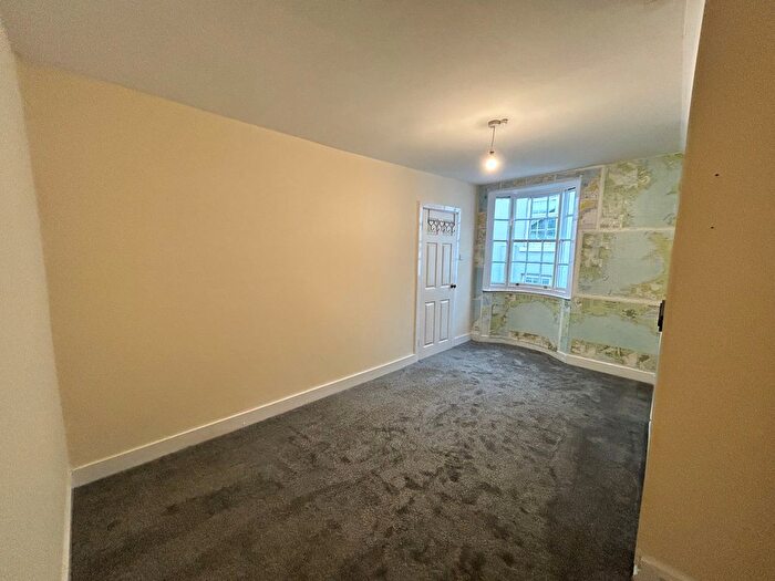 3 Bedroom Flat To Rent In Northumberland Place, Teignmouth, TQ14