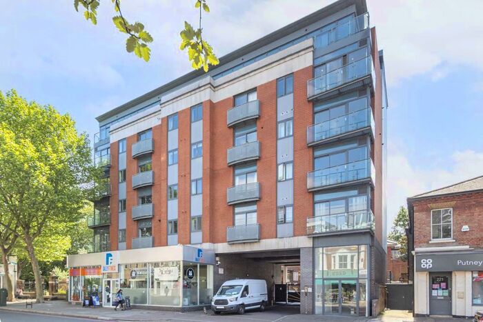 2 Bedroom Flat To Rent In Upper Richmond Road, London, SW15