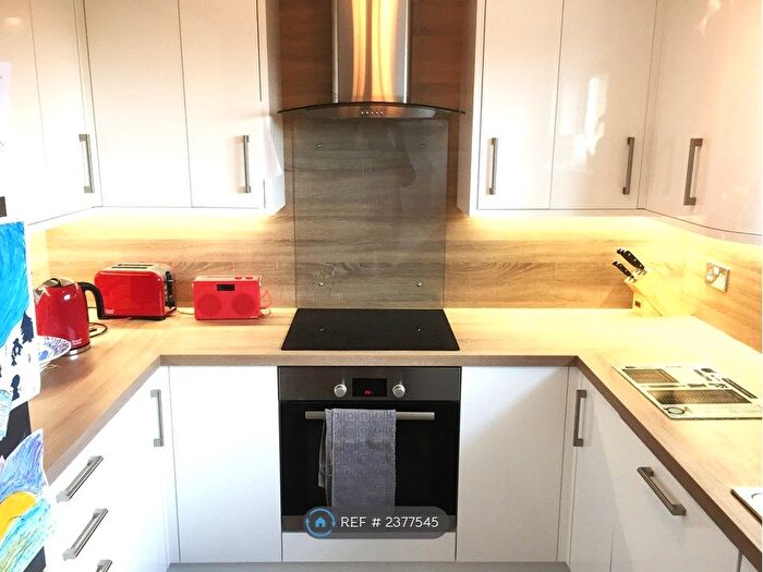 2 Bedroom Flat To Rent In Heathwood Court, Cardiff, CF14