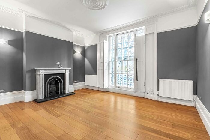 3 Bedroom Maisonette To Rent In Cloudesley Street, London, N1