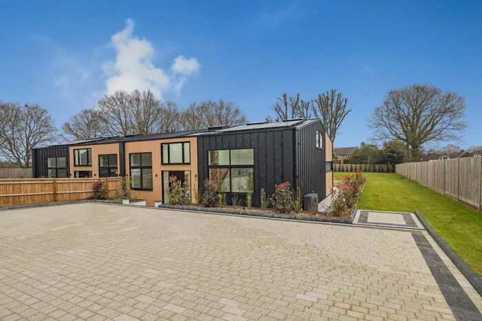 4 Bedroom Semi-Detached House To Rent In Cobham, KT11