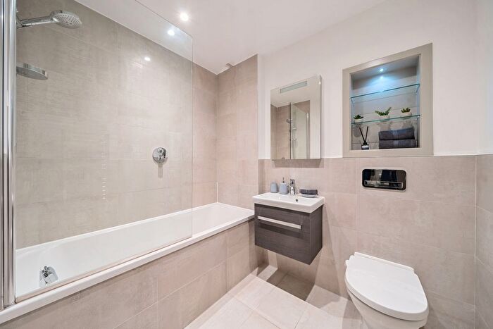 3 Bedroom Flat To Rent In Lawrence Road, London, N15