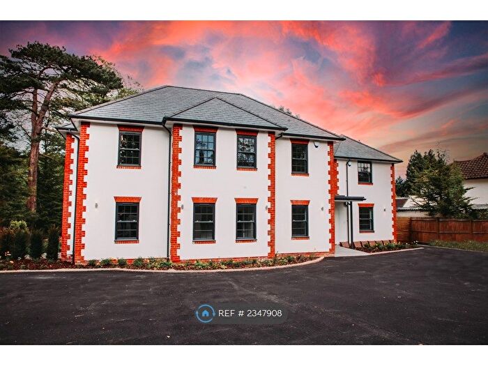 2 Bedroom Flat To Rent In Ringley Park Road, Reigate, RH2