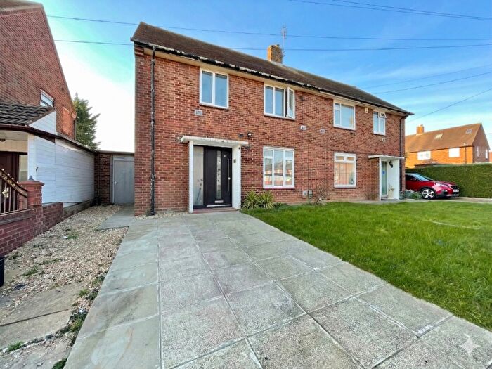 3 Bedroom Semi Detached House For Sale In Homestead Way, Luton, Bedfordshire, LU1
