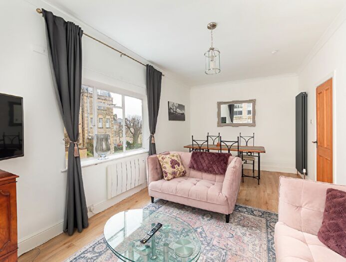 2 Bedroom Flat To Rent In Harley Street, Bath, BA1
