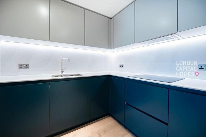 2 Bedroom Apartment To Rent In Harcourt Tower, Marsh Wall, London, E14
