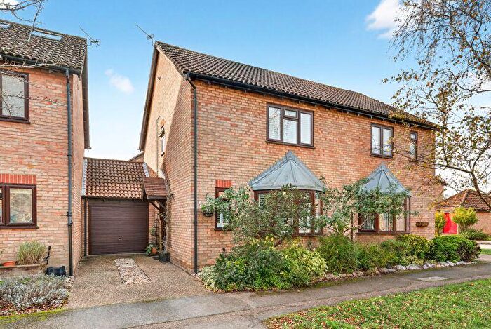 3 Bedroom Semi-Detached House For Sale In Stonebanks, Walton-On-Thames, KT12