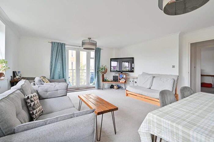 2 Bedroom Flat For Sale In The Spires, Selden Hill, Hemel Hempstead, HP2