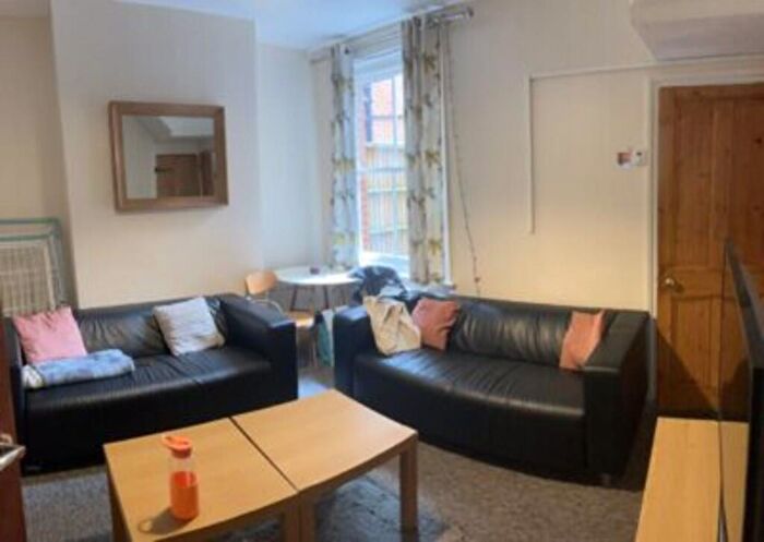 6 Bedroom Semi-Detached House To Rent In Silverdale Road, SO15