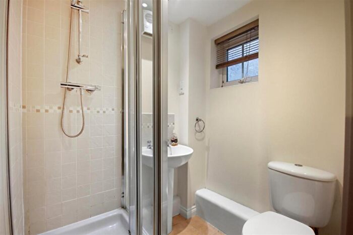 1 Bedroom Flat For Sale In Coniston House, Spinner Croft, Chesterfield, S40 - Photo 8