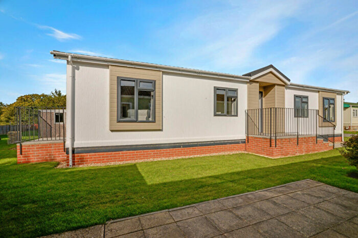 2 Bedroom Park Home For Sale In Hailsham, East Sussex, BN27