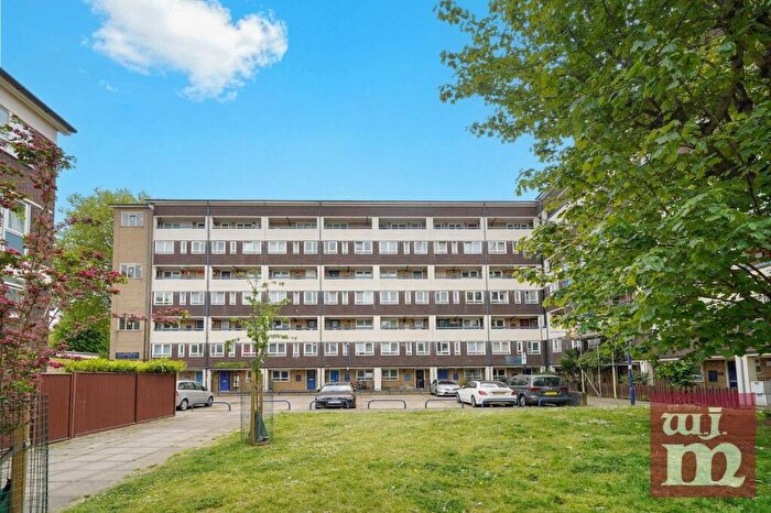 2 Bedroom Flat To Rent In Howcroft House, Bow, E3