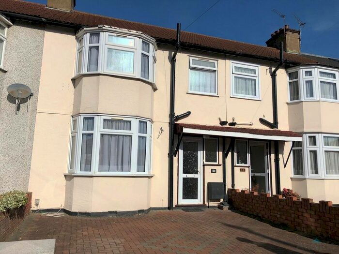 3 Bedroom Terraced House To Rent In Weald Way, Romford, RM7