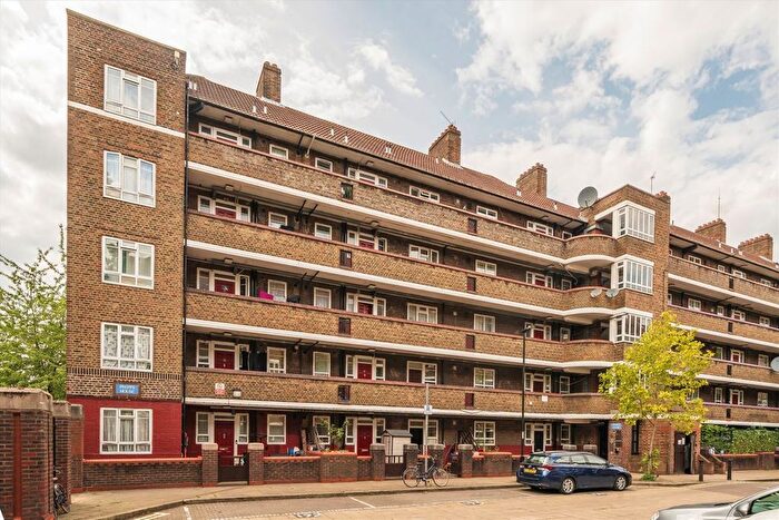 2 Bedroom Flat For Sale In White City Estate, Shepherds Bush, W12
