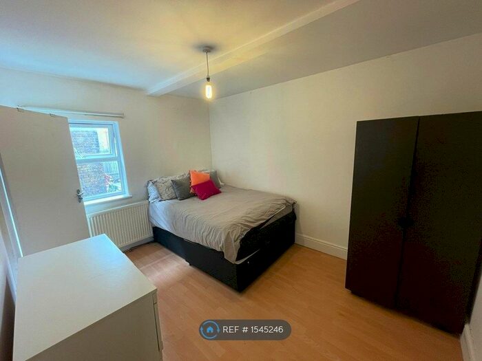 3 Bedroom Maisonette To Rent In Fountain Road, London, SW17