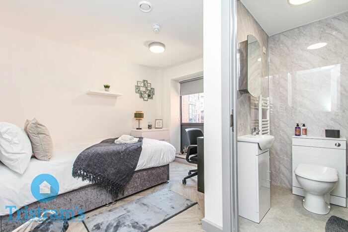 1 Bedroom Flat To Rent In Professional Ensuite Rooms, City Centre, NG1