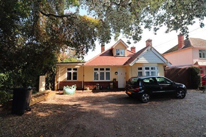 5 Bedroom Chalet To Rent In Point Clear Road, Clacton-On-Sea, CO16