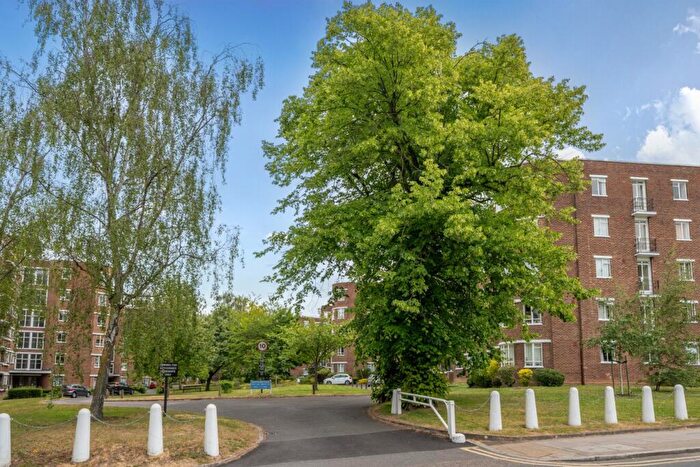 1 Bedroom Flat For Sale In Champion Hill, Camberwell, London, SE5