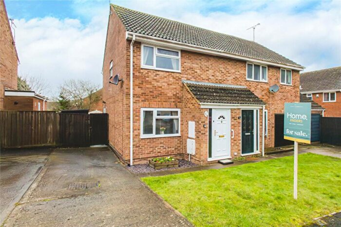 2 Bedroom Semi Detached House For Sale In Wakefield Close, Freshbrook, Swindon, SN5