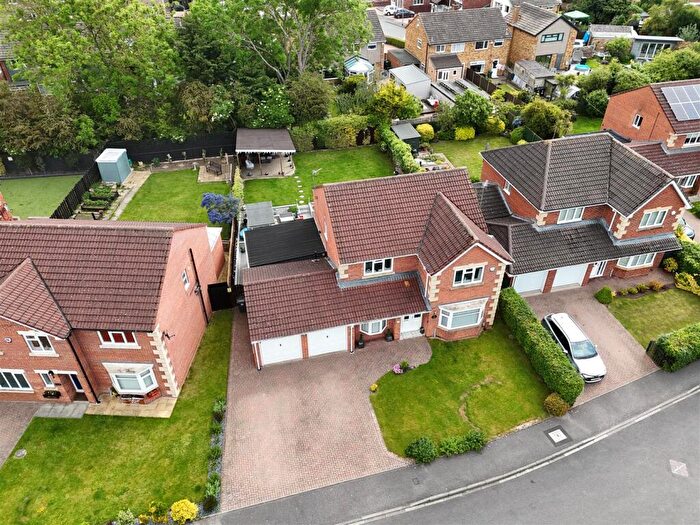4 Bedroom Detached House For Sale In Newlyn Drive, Darlington, DL3