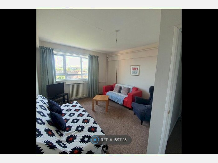 4 Bedroom Flat To Rent In Westfield Court, Edinburgh, EH11