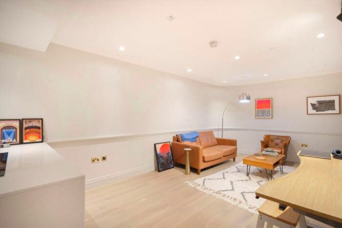 1 Bedroom Flat To Rent In Crisp Road, Hammersmith Riverside, W6