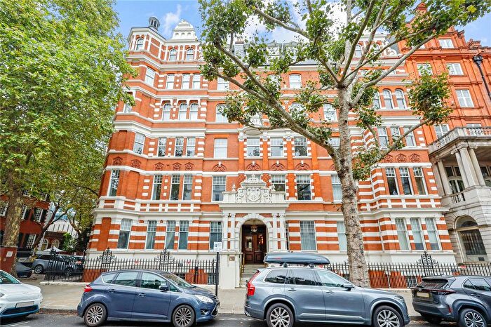 2 Bedroom Flat To Rent In Queens Gate, South Kensington, SW7