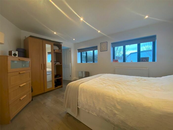 2 Bedroom Flat To Rent In Trowers Way, Redhill, Surrey, RH1